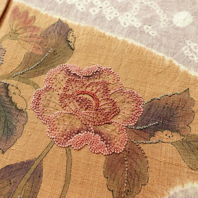 付け下げ 相良刺繍 絞り 正絹 花柄 袷仕立て 身丈157cm 裄丈65cm リサイクル着物 着物 刺繍 紬地 ベージュ_画像9