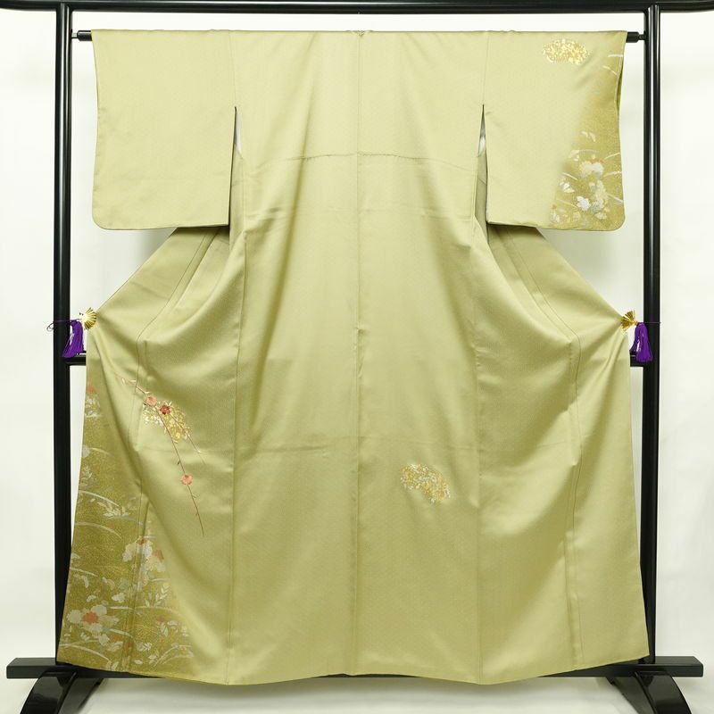 付け下げ 良品 綸子 正絹 花柄 袷仕立て 身丈159.5cm 裄丈63.5cm リサイクル着物 一部しつけ糸付き 着物 刺繍 箔 入学式 卒業式 七五三 お宮参り フォーマル 上品 扇面 榛色 黄・黄土色_画像1