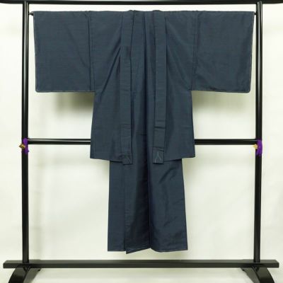 男性用 紬着物 美品 しつけ糸付き アンサンブル 2点セット 正絹 羽織 亀甲柄 袷仕立て 身丈142cm 裄丈68.5cm リサイクル着物 着物 未使用品 青・紺