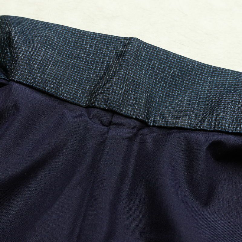 男性用 紬着物 美品 しつけ糸付き アンサンブル 2点セット 正絹 羽織 亀甲柄 袷仕立て 身丈142cm 裄丈68.5cm リサイクル着物 着物 未使用品 青・紺_画像16