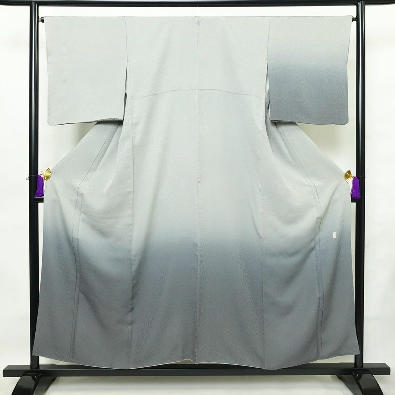 付け下げ 良品 落款入り 一つ紋付き 正絹 木の葉・植物柄 袷仕立て 身丈153.5cm 裄丈65cm リサイクル着物 着物 入学式 卒業式 フォーマル シンプル 上品 グレー_画像1