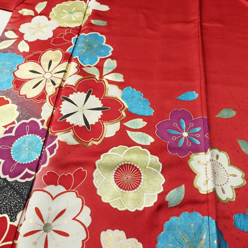 振袖 金駒刺繍 正絹 蝶・昆虫柄 袷仕立て 身丈161cm 裄丈68.5cm リサイクル着物 着物 箔 成人式 二十歳 二十歳の集い パーティー 華やか 桜 赤・朱_画像5