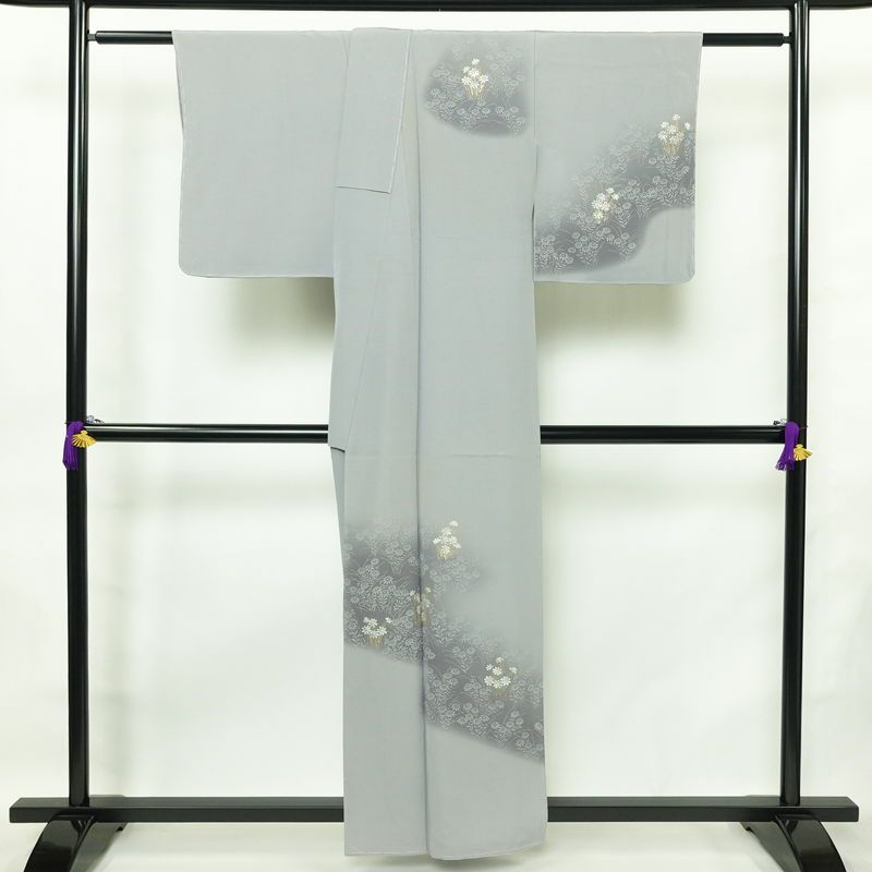 付け下げ 一つ紋付き 正絹 花柄 袷仕立て 身丈158cm 裄丈64.5cm リサイクル着物 着物 箔 入学式 卒業式 七五三 お宮参り フォーマル 上品 グレー_画像2