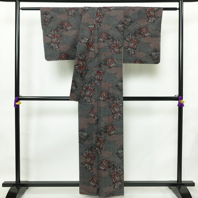 紬 美品 しつけ糸付き 華文紬 手織つむぎ 正絹 古典柄 袷仕立て 身丈158.5cm 裄丈64cm リサイクル着物 着物 黒_画像2