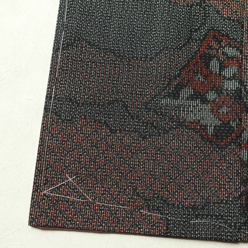 紬 美品 しつけ糸付き 華文紬 手織つむぎ 正絹 古典柄 袷仕立て 身丈158.5cm 裄丈64cm リサイクル着物 着物 黒_画像12