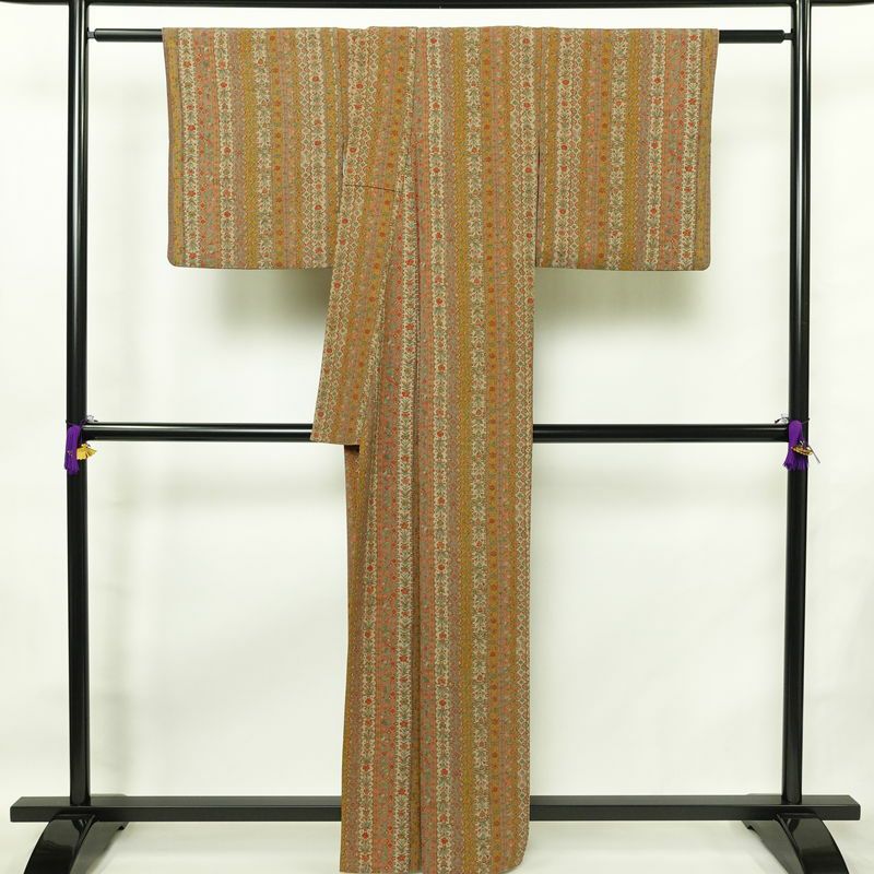 小紋 縮緬 総柄 ポリエステル 縞柄・線柄 袷仕立て 身丈161cm 裄丈65.5cm リサイクル着物 着物 多色使い_画像2