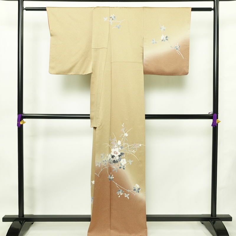 訪問着 良品 綸子 正絹 花柄 袷仕立て 身丈163.5cm 裄丈66cm リサイクル着物 着物 入学式 卒業式 七五三 お宮参り フォーマル ベージュ_画像2