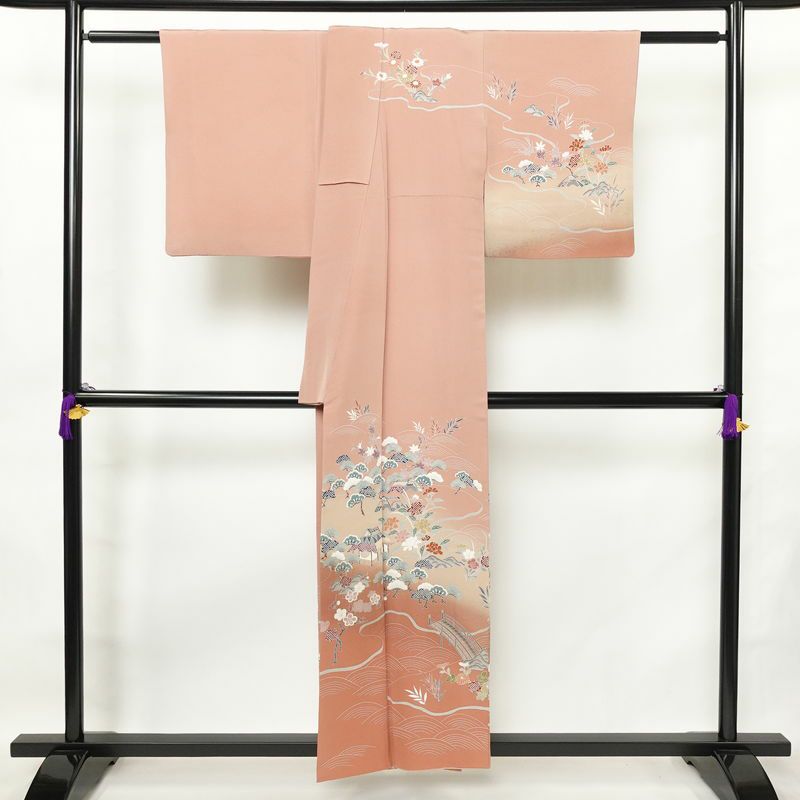 訪問着 縮緬 一つ紋付き 伊達衿付き 正絹 風景柄 袷仕立て 身丈155cm 裄丈63cm リサイクル着物 着物 箔 入学式 卒業式 七五三 お宮参り フォーマル 共八掛 上品 くすみピンク ピンク_画像2
