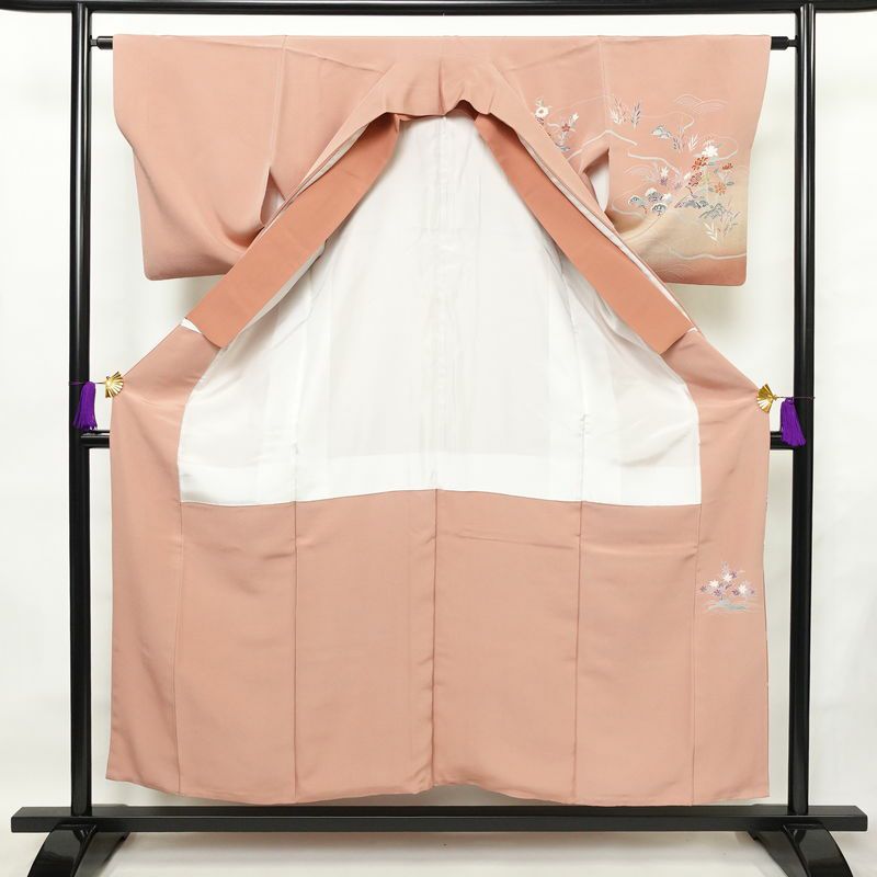 訪問着 縮緬 一つ紋付き 伊達衿付き 正絹 風景柄 袷仕立て 身丈155cm 裄丈63cm リサイクル着物 着物 箔 入学式 卒業式 七五三 お宮参り フォーマル 共八掛 上品 くすみピンク ピンク_画像3