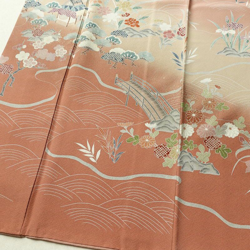 訪問着 縮緬 一つ紋付き 伊達衿付き 正絹 風景柄 袷仕立て 身丈155cm 裄丈63cm リサイクル着物 着物 箔 入学式 卒業式 七五三 お宮参り フォーマル 共八掛 上品 くすみピンク ピンク_画像4
