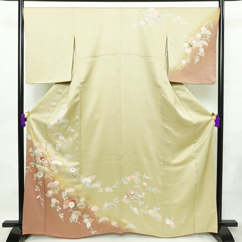 訪問着 良品 正絹 古典柄 袷仕立て 身丈164cm 裄丈68cm リサイクル着物 着物 箔 入学式 卒業式 七五三 お宮参り 盛り上げ箔 フォーマル 松 菊 ベージュ_画像1