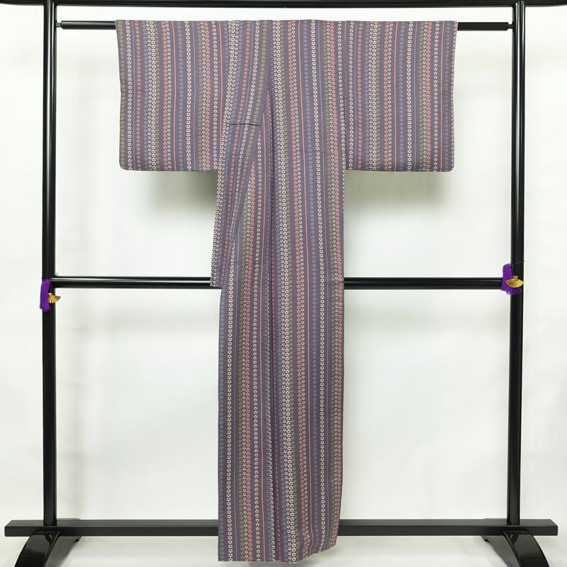小紋 総柄 正絹 縞柄・線柄 袷仕立て 身丈156.5cm 裄丈64cm リサイクル着物 着物 紫・藤色_画像2