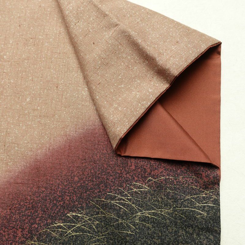 付け下げ 良品 正絹 木の葉・植物柄 袷仕立て 身丈164cm 裄丈66cm リサイクル着物 着物 箔 シンプル 紬地 芝 ベージュ_画像15