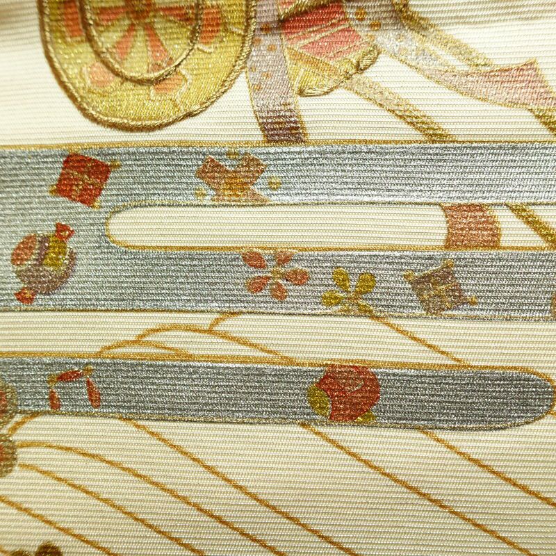 名古屋帯 太鼓柄 正絹 古典柄 名古屋仕立て なごや帯 リサイクル帯 帯 刺繍 箔 御所車 桜 金彩 多色使い_画像4