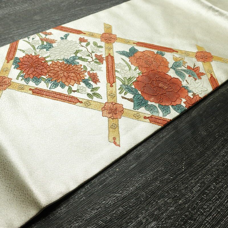 名古屋帯 太鼓柄 相良刺繍 正絹 花柄 名古屋仕立て なごや帯 リサイクル帯 帯 刺繍 金・銀_画像11