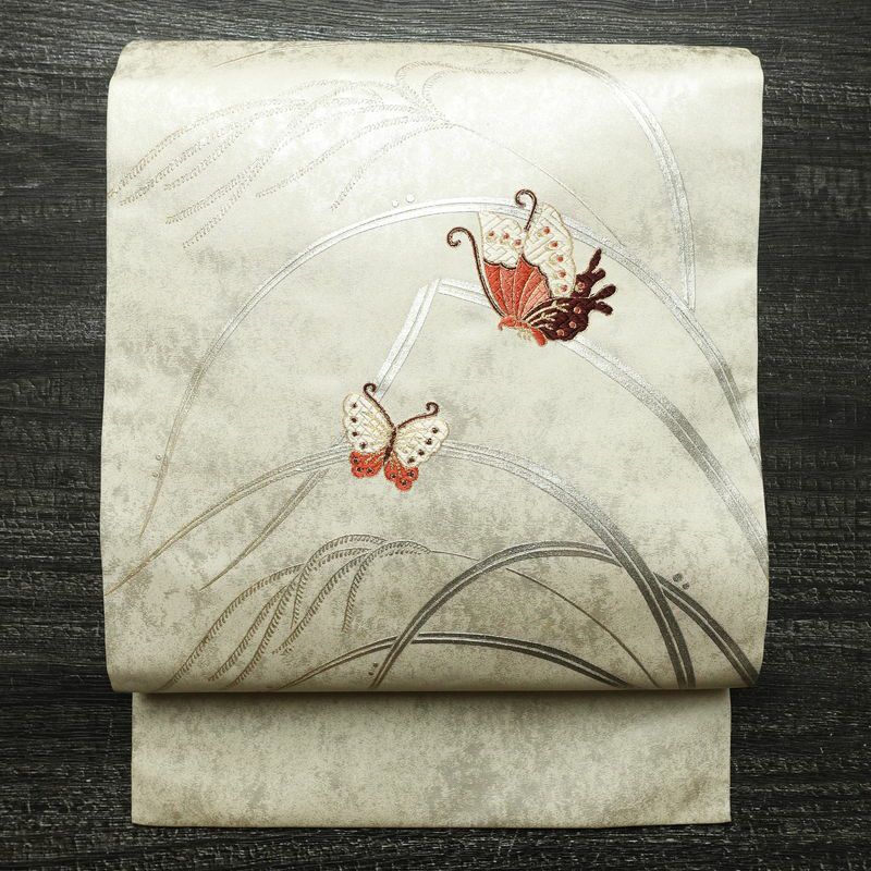 名古屋帯 太鼓柄 正絹 蝶・昆虫柄 名古屋仕立て なごや帯 リサイクル帯 帯 箔 金糸 白_画像1