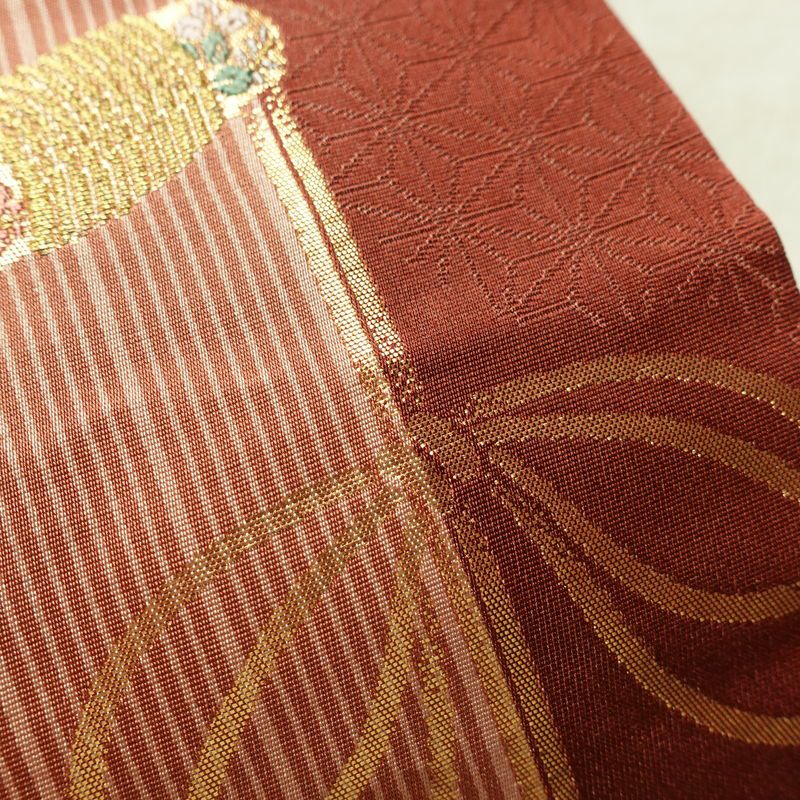 名古屋帯 六通柄 正絹 古典柄 名古屋仕立て なごや帯 リサイクル帯 帯 箔 金糸 小豆・エンジ_画像6
