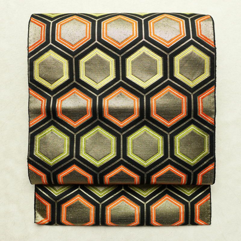 名古屋帯 六通柄 正絹 亀甲柄 名古屋仕立て なごや帯 リサイクル帯 帯 引箔 黒_画像1