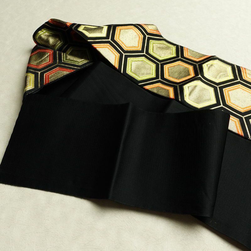 名古屋帯 六通柄 正絹 亀甲柄 名古屋仕立て なごや帯 リサイクル帯 帯 引箔 黒_画像21