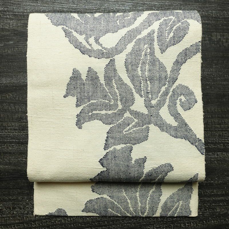 名古屋帯 六通柄 正絹 木の葉・植物柄 名古屋仕立て なごや帯 リサイクル帯 帯 モダン 紬地 白_画像1