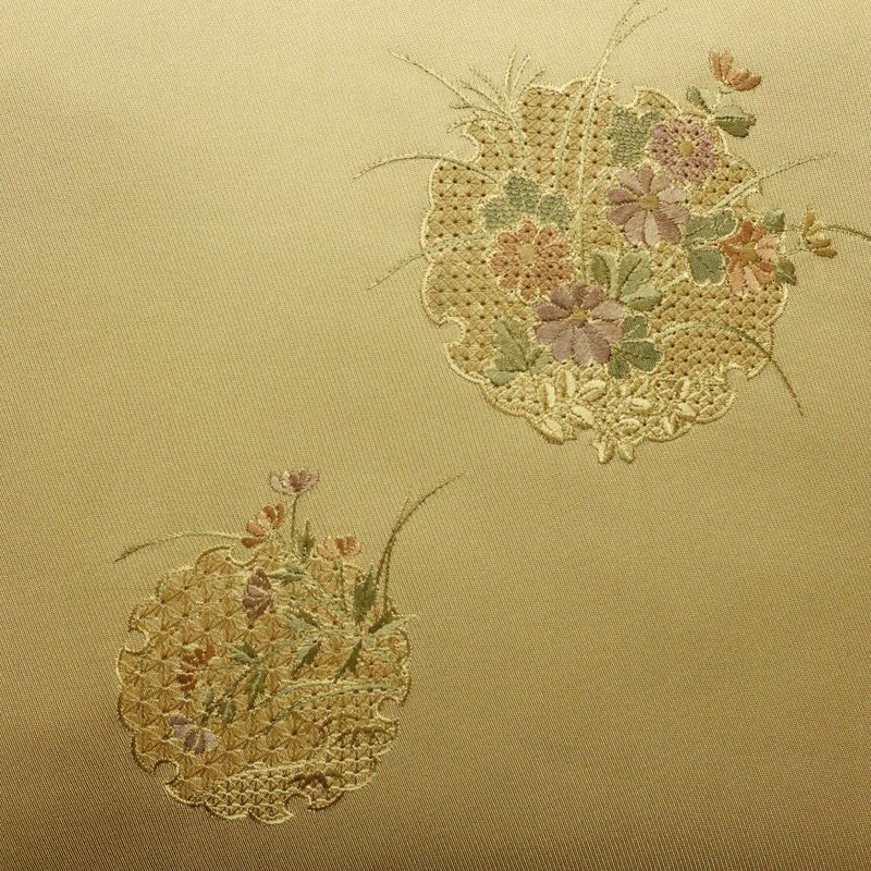 名古屋帯 太鼓柄 美品 スワトウ刺繍 正絹 木の葉・植物柄 名古屋仕立て なごや帯 リサイクル帯 帯 刺繍 シンプル おしゃれ 黄・黄土色_画像2