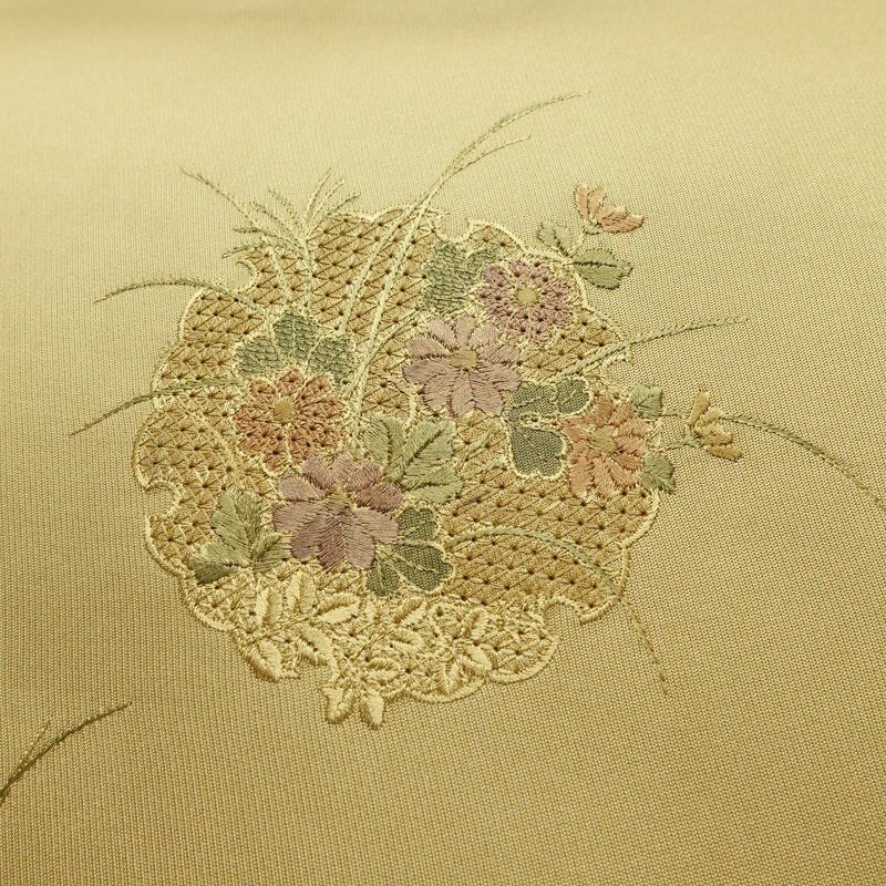 名古屋帯 太鼓柄 美品 スワトウ刺繍 正絹 木の葉・植物柄 名古屋仕立て なごや帯 リサイクル帯 帯 刺繍 シンプル おしゃれ 黄・黄土色_画像4