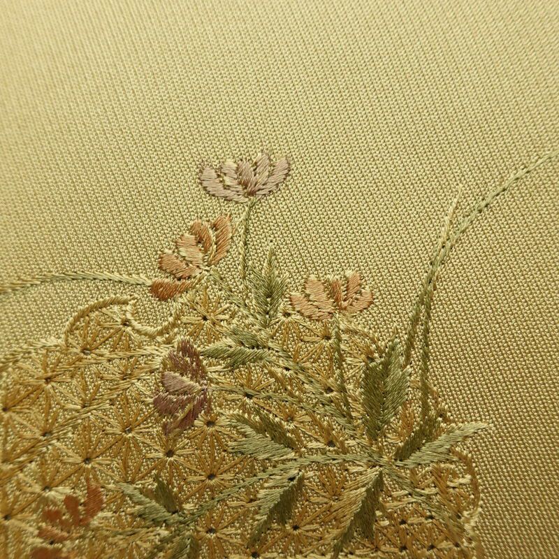 名古屋帯 太鼓柄 美品 スワトウ刺繍 正絹 木の葉・植物柄 名古屋仕立て なごや帯 リサイクル帯 帯 刺繍 シンプル おしゃれ 黄・黄土色_画像6