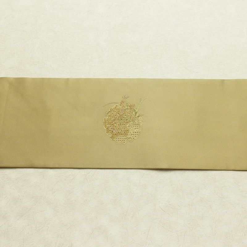 名古屋帯 太鼓柄 美品 スワトウ刺繍 正絹 木の葉・植物柄 名古屋仕立て なごや帯 リサイクル帯 帯 刺繍 シンプル おしゃれ 黄・黄土色_画像13