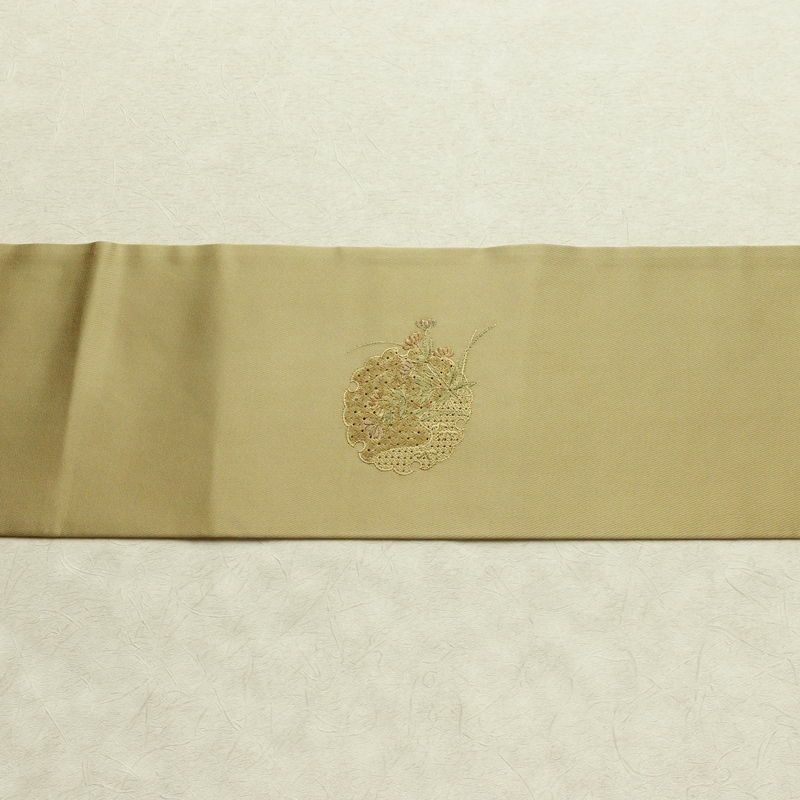 名古屋帯 太鼓柄 美品 スワトウ刺繍 正絹 木の葉・植物柄 名古屋仕立て なごや帯 リサイクル帯 帯 刺繍 シンプル おしゃれ 黄・黄土色_画像14