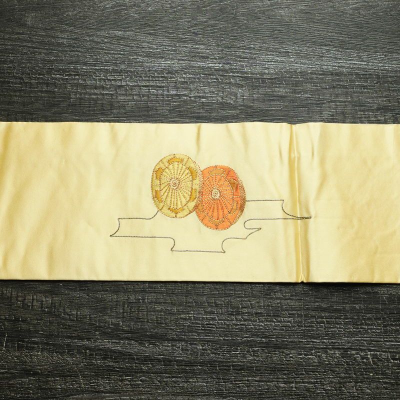 名古屋帯 太鼓柄 金駒刺繍 正絹 古典柄 名古屋仕立て なごや帯 リサイクル帯 帯 刺繍 御所車 クリーム_画像14