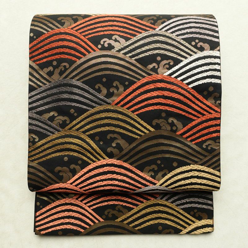 名古屋帯 六通柄 正絹 流水・波柄 通し仕立て なごや帯 リサイクル帯 帯 箔 黒_画像1