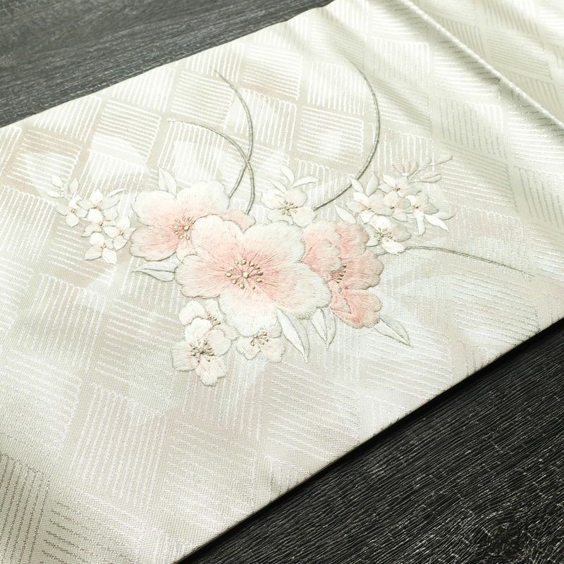 名古屋帯 太鼓柄 美品 正絹 花柄 名古屋仕立て なごや帯 リサイクル帯 帯 刺繍 箔 未使用品 桜 金・銀_画像11