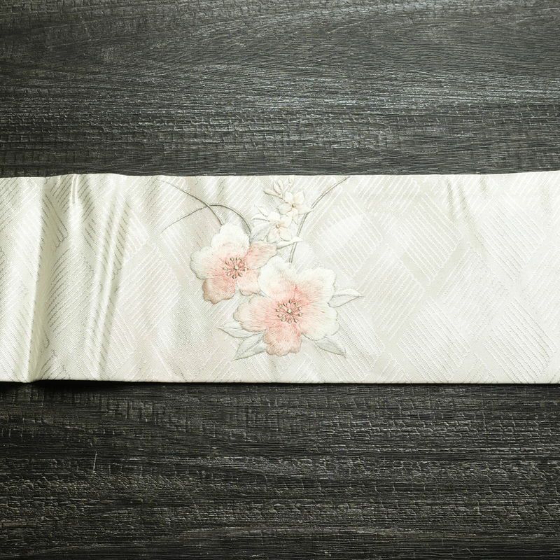 名古屋帯 太鼓柄 美品 正絹 花柄 名古屋仕立て なごや帯 リサイクル帯 帯 刺繍 箔 未使用品 桜 金・銀_画像13