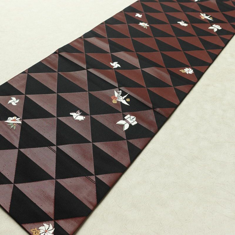 名古屋帯 六通柄 良品 正絹 古典柄 名古屋仕立て なごや帯 リサイクル帯 折り鶴 折り紙 かざぐるま 帯 刺繍 黒_画像8