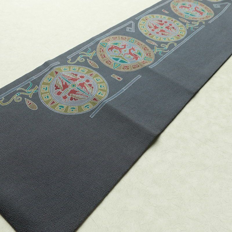 名古屋帯 全通柄 良品 縮緬 正絹 幾何学柄・抽象柄 名古屋仕立て なごや帯 リサイクル帯 くすみブルー 帯 青・紺_画像8