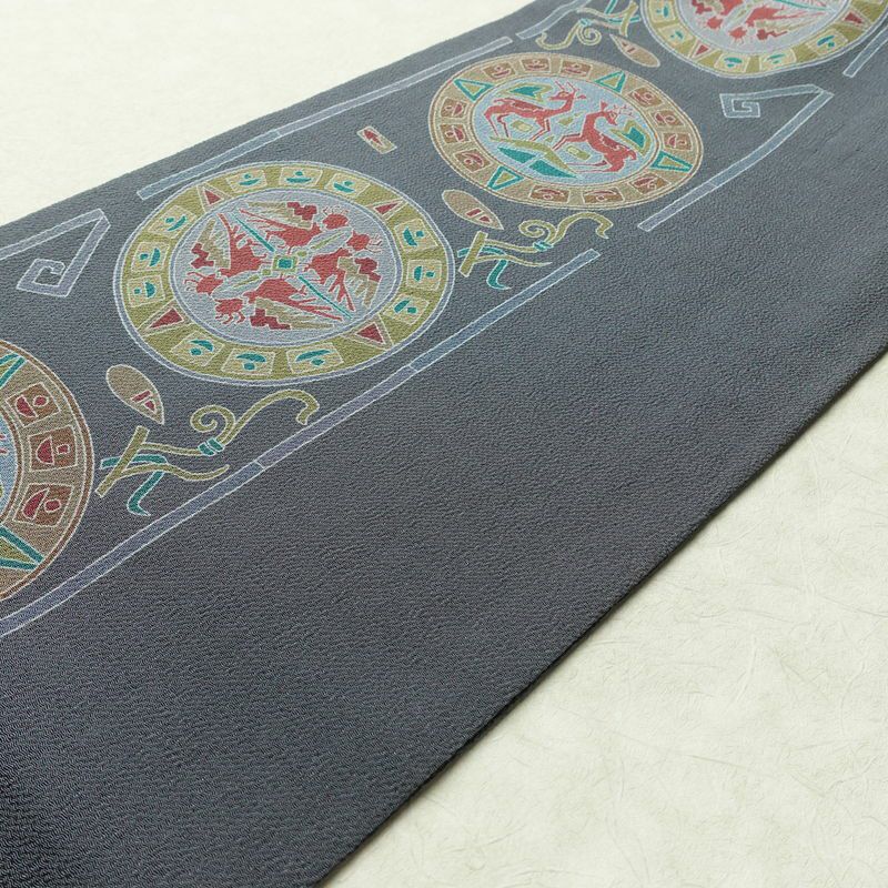 名古屋帯 全通柄 良品 縮緬 正絹 幾何学柄・抽象柄 名古屋仕立て なごや帯 リサイクル帯 くすみブルー 帯 青・紺_画像11