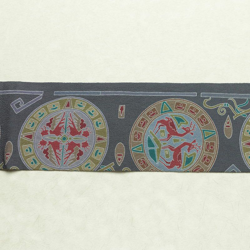 名古屋帯 全通柄 良品 縮緬 正絹 幾何学柄・抽象柄 名古屋仕立て なごや帯 リサイクル帯 くすみブルー 帯 青・紺_画像13