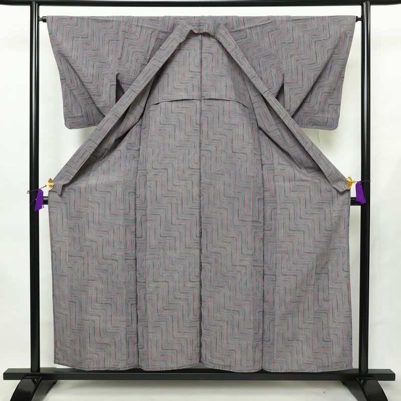 単衣 小紋 良品 しつけ糸付き バチ衿仕立て 正絹 幾何学柄・抽象柄 単衣仕立て 身丈157cm 裄丈65cm リサイクル着物 着物 紫・藤色_画像3