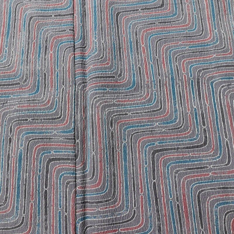 単衣 小紋 良品 しつけ糸付き バチ衿仕立て 正絹 幾何学柄・抽象柄 単衣仕立て 身丈157cm 裄丈65cm リサイクル着物 着物 紫・藤色_画像6