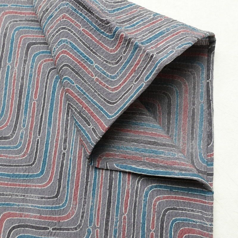 単衣 小紋 良品 しつけ糸付き バチ衿仕立て 正絹 幾何学柄・抽象柄 単衣仕立て 身丈157cm 裄丈65cm リサイクル着物 着物 紫・藤色_画像15