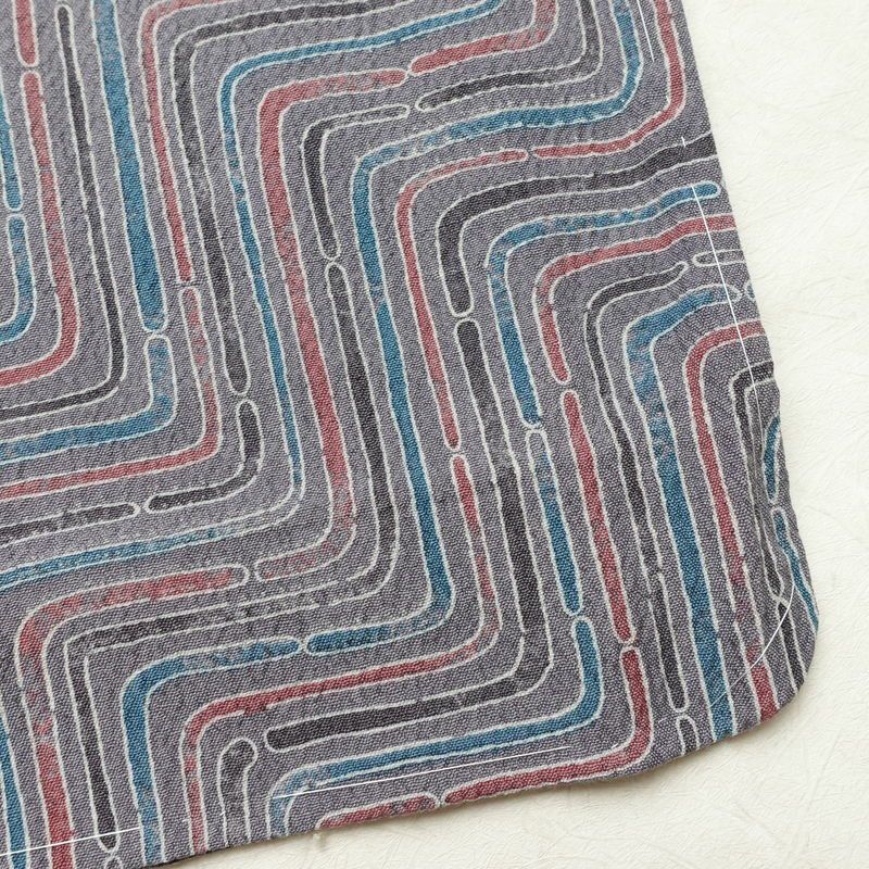 単衣 小紋 良品 しつけ糸付き バチ衿仕立て 正絹 幾何学柄・抽象柄 単衣仕立て 身丈157cm 裄丈65cm リサイクル着物 着物 紫・藤色_画像16