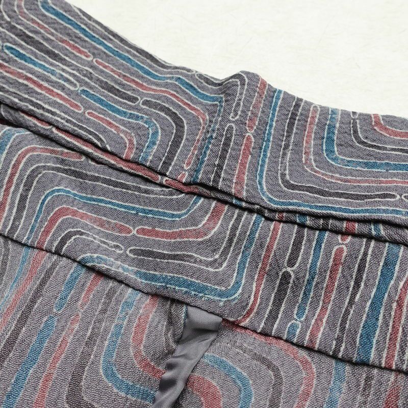 単衣 小紋 良品 しつけ糸付き バチ衿仕立て 正絹 幾何学柄・抽象柄 単衣仕立て 身丈157cm 裄丈65cm リサイクル着物 着物 紫・藤色_画像20