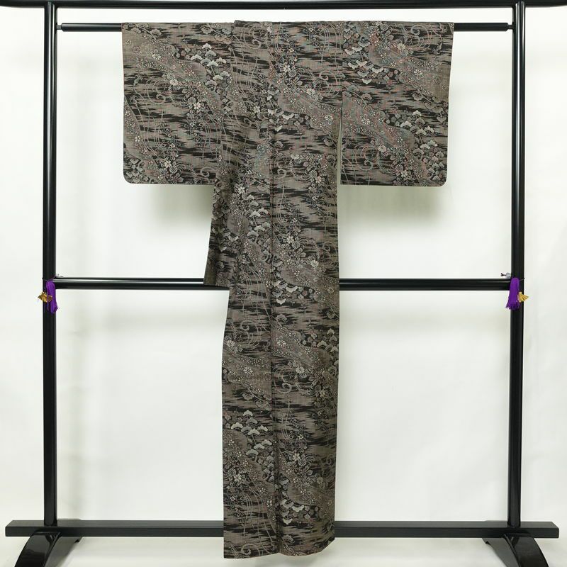 大島紬 正絹 木の葉・植物柄 袷仕立て 身丈154.5cm 裄丈62.5cm リサイクル着物 着物 松 茶_画像2