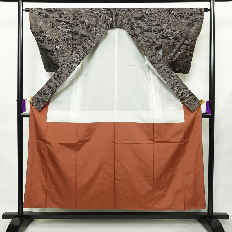 大島紬 正絹 木の葉・植物柄 袷仕立て 身丈154.5cm 裄丈62.5cm リサイクル着物 着物 松 茶_画像3