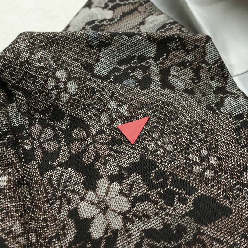 大島紬 正絹 木の葉・植物柄 袷仕立て 身丈154.5cm 裄丈62.5cm リサイクル着物 着物 松 茶_画像18