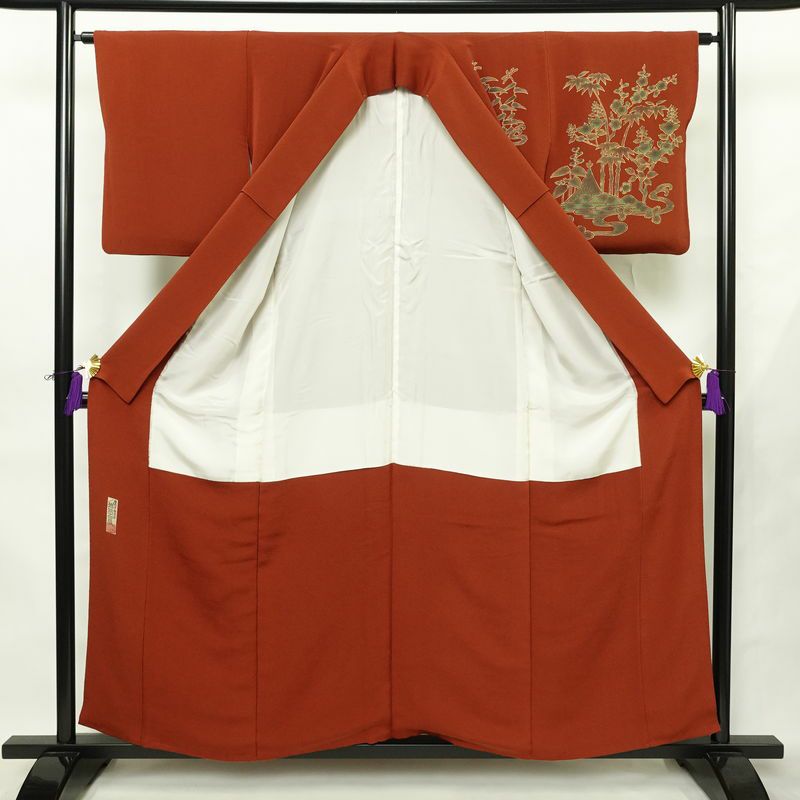 付け下げ 宮内庁御用達 赤城右堂 落款入り 縮緬 一つ紋付き 正絹 風景柄 袷仕立て 身丈156cm 裄丈64cm リサイクル着物 着物 モダン 茶_画像3