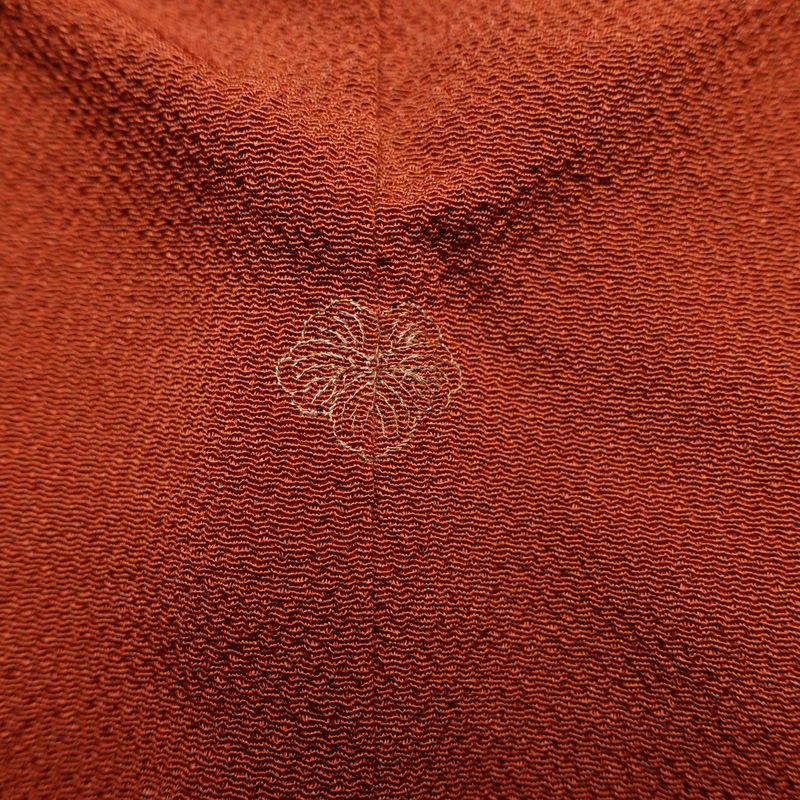 付け下げ 宮内庁御用達 赤城右堂 落款入り 縮緬 一つ紋付き 正絹 風景柄 袷仕立て 身丈156cm 裄丈64cm リサイクル着物 着物 モダン 茶_画像13