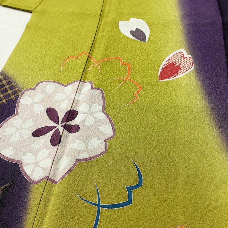 振袖 marieclaire 縮緬 正絹 花柄 袷仕立て 身丈170cm 裄丈68cm リサイクル着物 着物 成人式 二十歳 二十歳の集い モダン 桜 紫・藤色_画像5