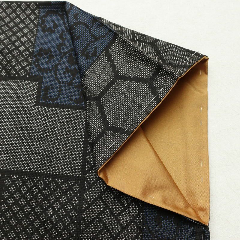 大島紬 しつけ糸付き 正絹 幾何学柄・抽象柄 袷仕立て 身丈160.5cm 裄丈63cm リサイクル着物 着物 グレー_画像14