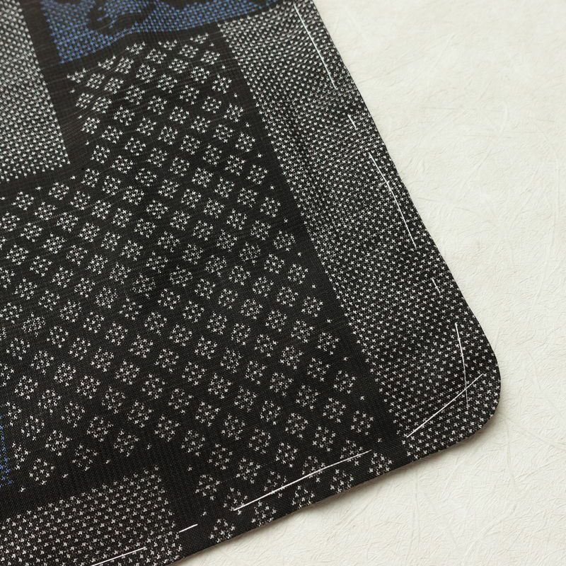 大島紬 しつけ糸付き 正絹 幾何学柄・抽象柄 袷仕立て 身丈160.5cm 裄丈63cm リサイクル着物 着物 グレー_画像15